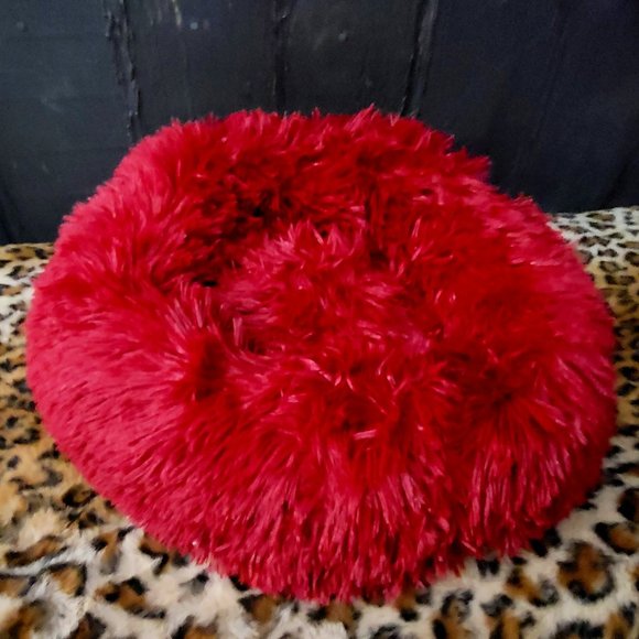 Pet Bed Dog or Cat Puppy Kitten RED 16 in Round Plush Bran New! - Picture 2 of 3